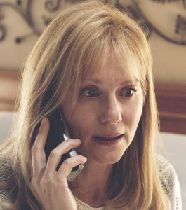 Laura Linney plays Sullenberger's wife.